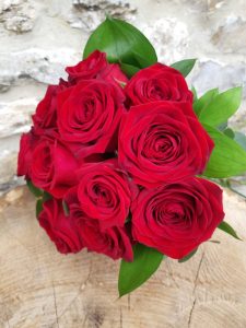Red roses image - florist barleymows
